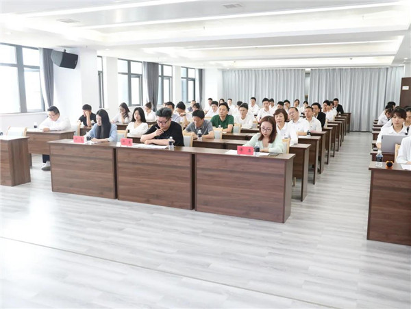 城投集團(tuán)舉辦“展現(xiàn)青年風(fēng)采，奉獻(xiàn)青春力量”主題演講比賽