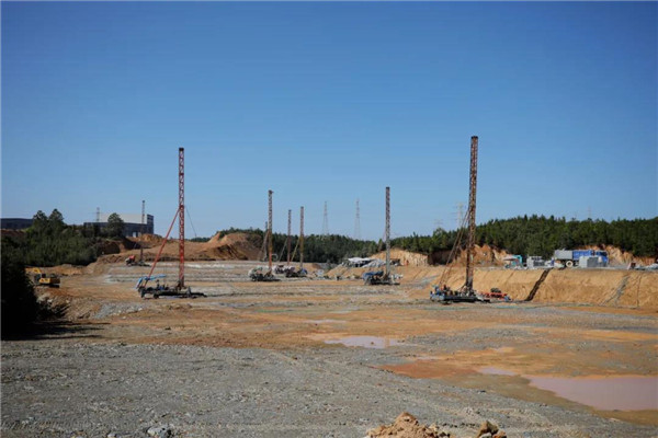 記者節(jié)：媒體聚焦昌南新區(qū)、城投集團重點項目建設(shè)工地